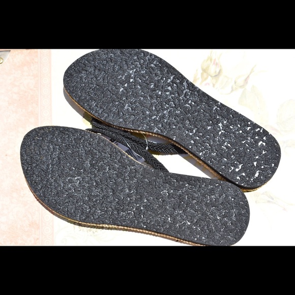 🏖Adorable Kultura Beaded Flip Flops🏖 - Picture 6 of 7